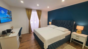 Gold Luxury Room